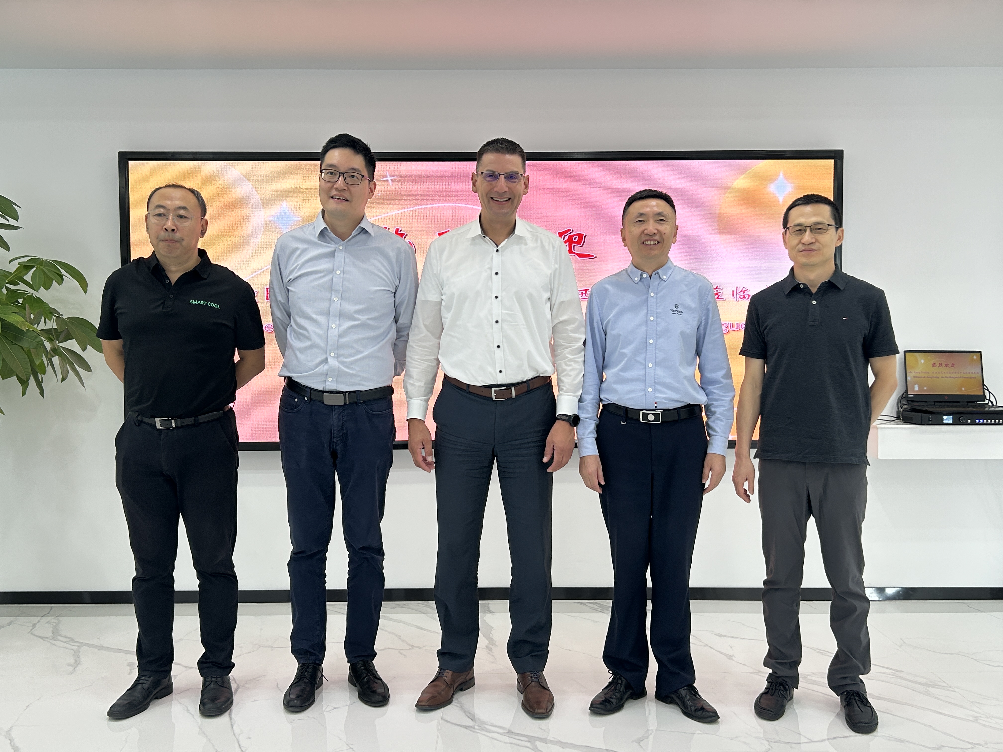 西門子PA全球銷售總監(jiān)Mr. Joerg Freitag、PA BU中國區(qū)總經理劉力康先生一行到訪北京進步公司